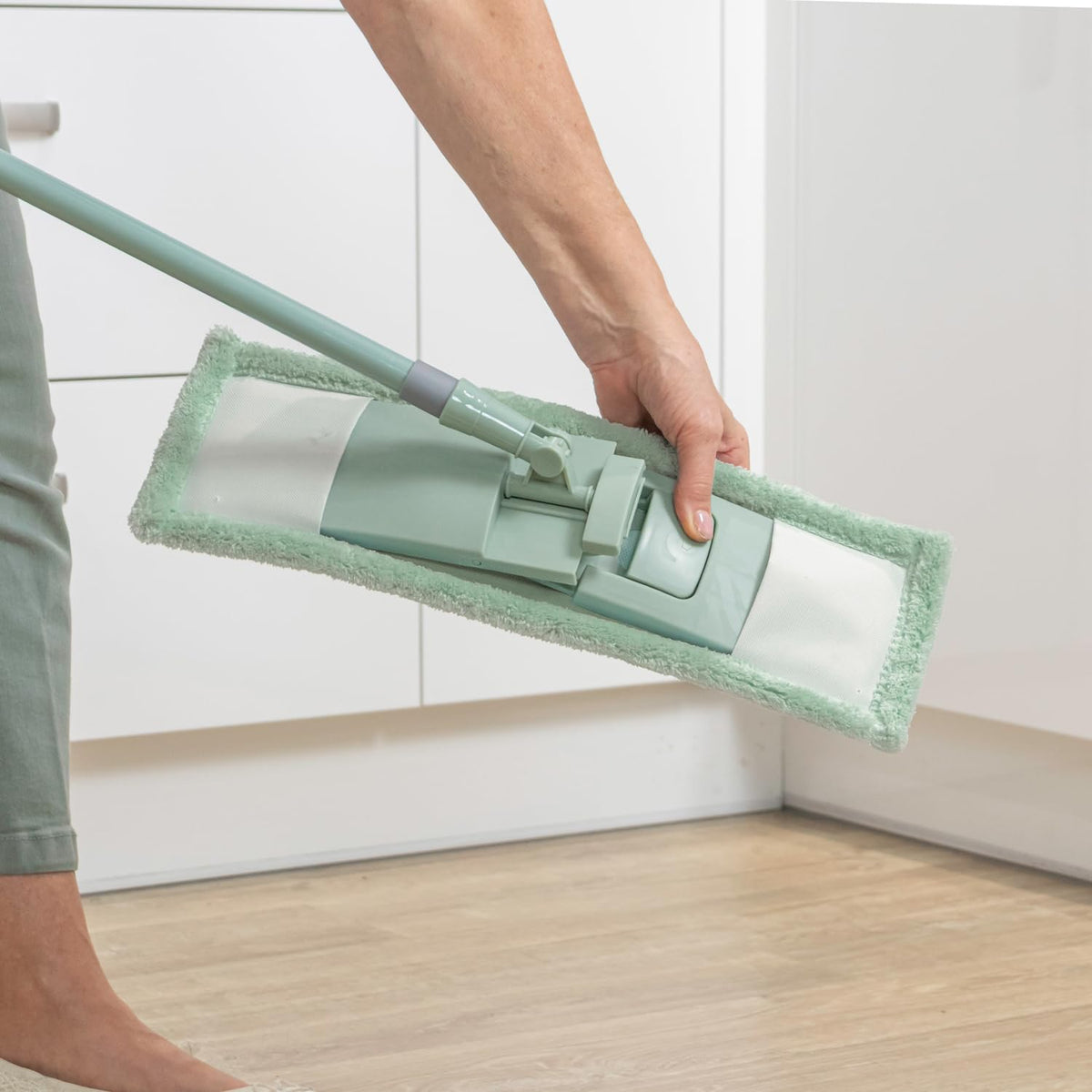 JVL Microfibre Mop Replacement Pads - Machine Washable, Reusable Refills | Pack of 5 | Green 8