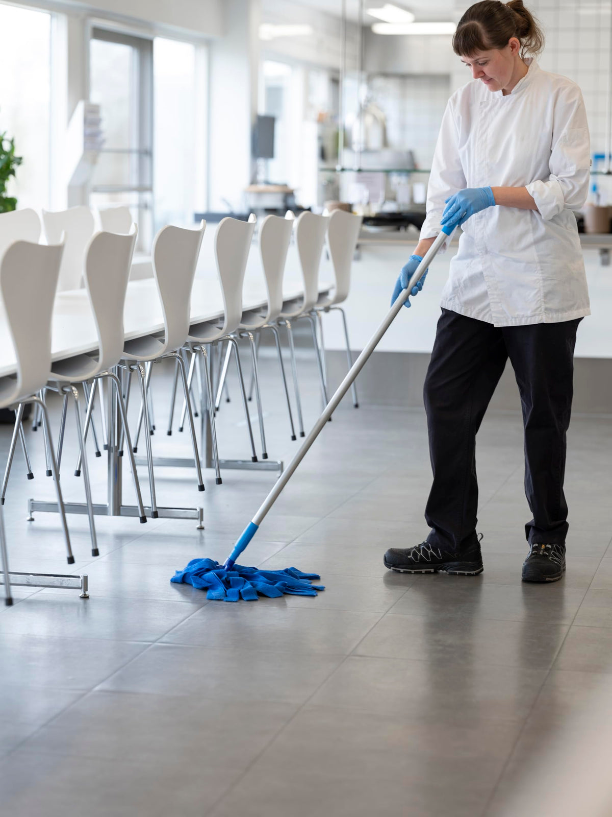Vikan Microfibre Socket Mop - 200g Blue | Wet & Dry Use | Machine Washable 7