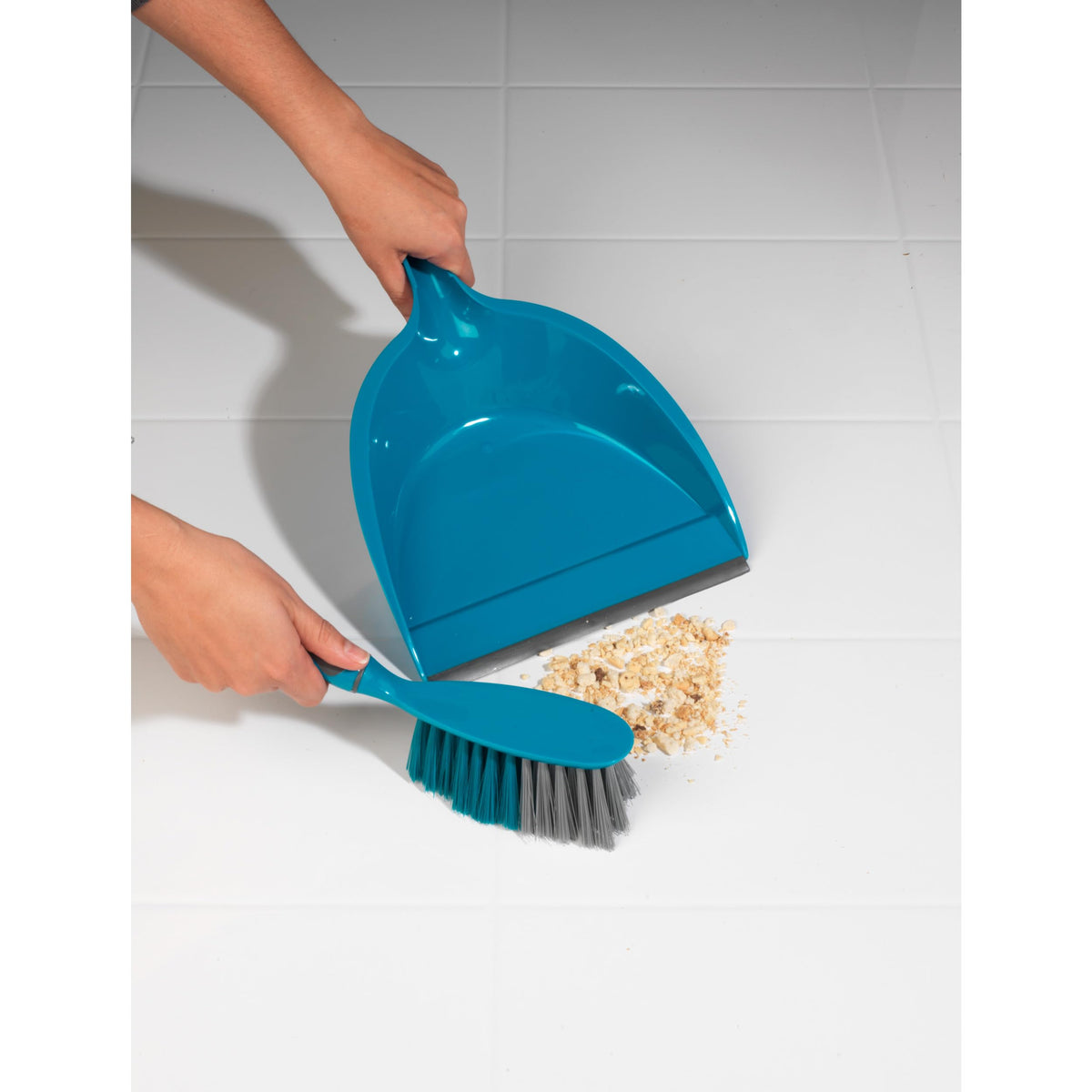 Beldray 5 Piece Cleaning Set with Broom, Dustpan & Brush, Scrub Brush & Dish Brush - Turquoise 6