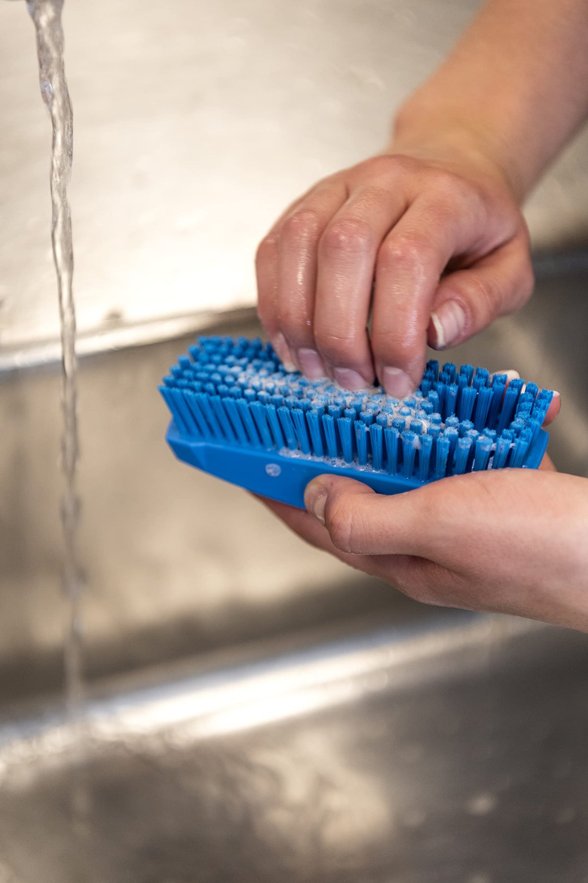 Vikan Bathroom Cleaning Brush - Stiff Bristles, Ergonomic Grip | Purple 5
