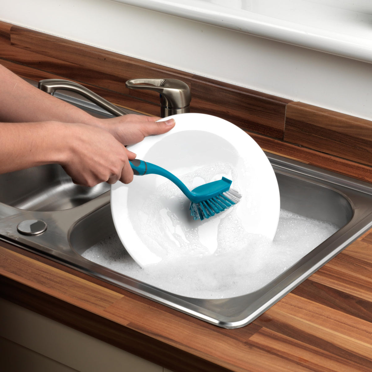 Beldray 5 Piece Cleaning Set with Broom, Dustpan & Brush, Scrub Brush & Dish Brush - Turquoise 5
