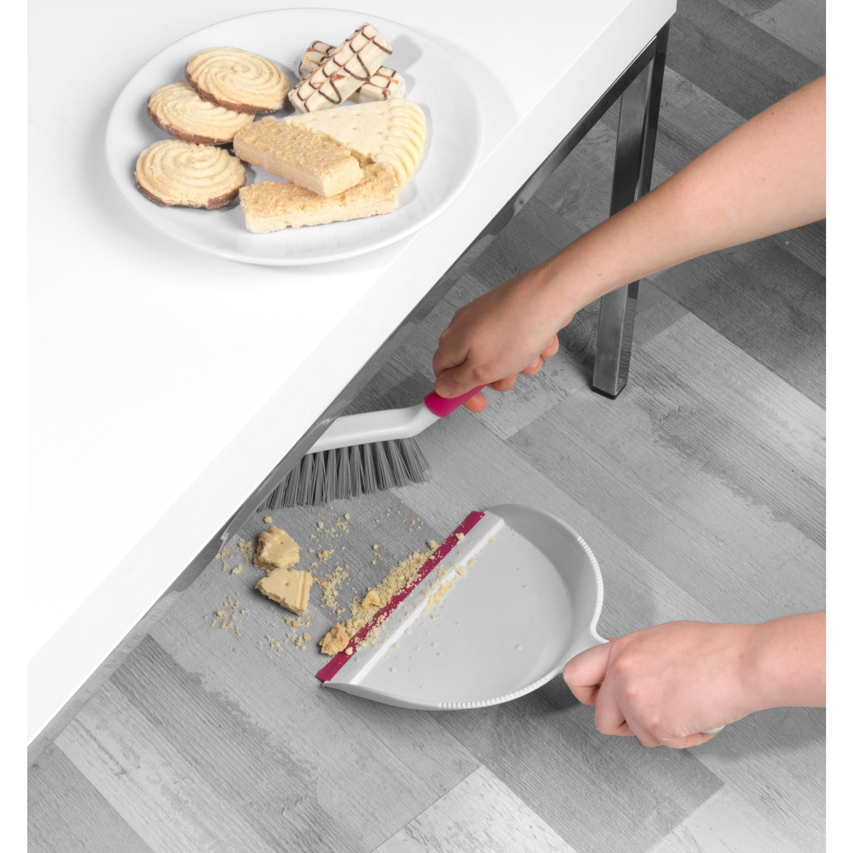 Kleeneze Anti Bac Dustpan and Brush Set - Antibacterial Bristles, Ergonomic Grip, Compact 5