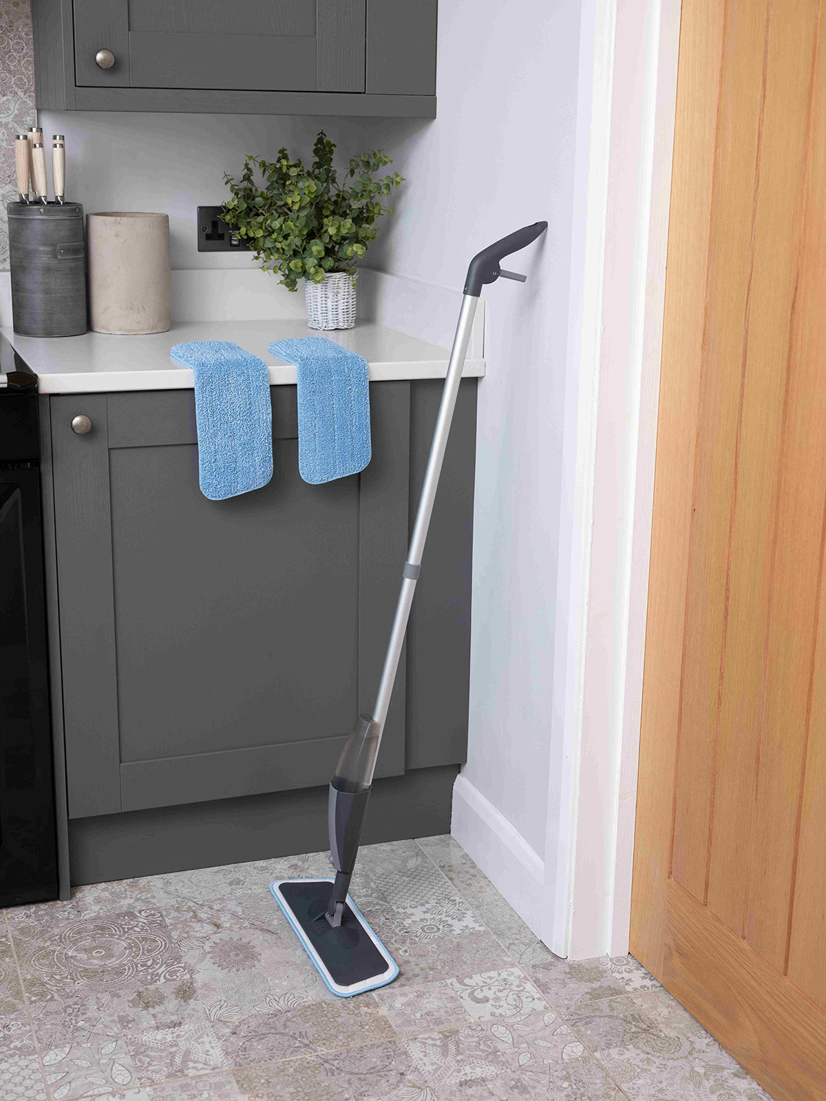 Addis Microfibre Spray Flat Mop with 2 Spare Refills - Grey & Blue 8
